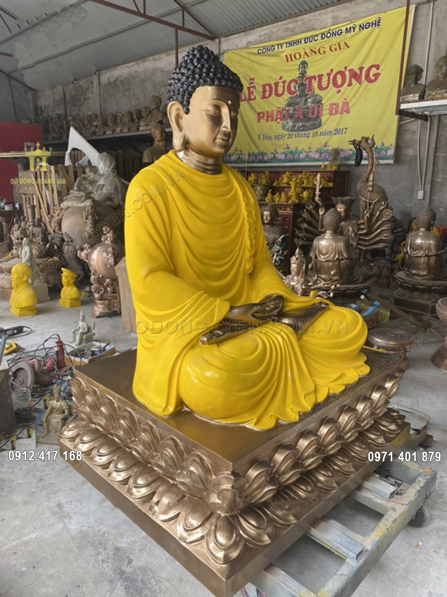 Bệ hoa sen được đ&uacute;c bằng đồng đỏ nguy&ecirc;n chất v&ocirc; c&ugrave;ng đẹp v&agrave; sắc n&eacute;t